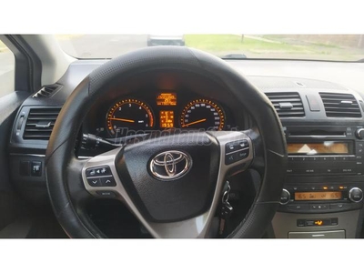 TOYOTA AVENSIS 2.0 D-4D Sol