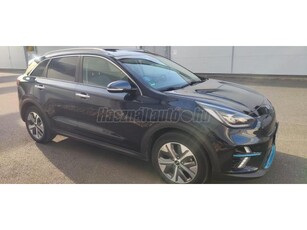 KIA NIRO e-Niro 64kWh Gold Faceliftes! Napfénytetős. félbőr. JBL. Gyári garancia. 3 fázis. hibátlan