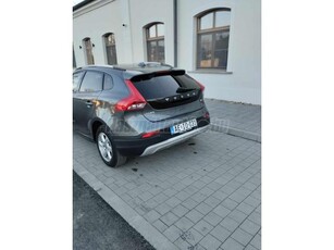 VOLVO V40 Cross Country 1.6 D [D2] Momentum