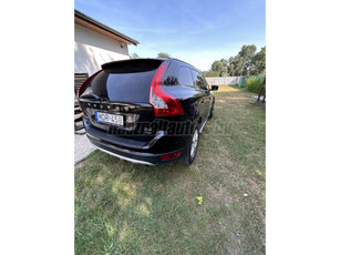 VOLVO XC60 2.4 D [D4] Kinetic Geartronic