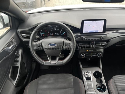 FORD FOCUS 1.5 EcoBlue ST-Line (Automata) LED!NAVI!CARPLAY!DIGIT KLÍMA!SÁVTARTÓ!TEMP!PDC!17-ALU!