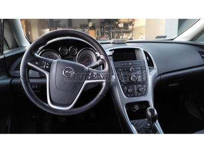 OPEL ASTRA J Sedan 1.4 T Enjoy