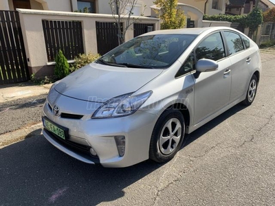 TOYOTA PRIUS PLUG-IN 265000 KM SZERVIZKÖNYV