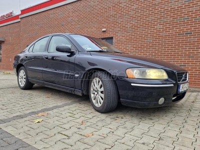 VOLVO S60 2.5 T Summum Magyar.Full.Szerv.könyv.PDC.AWD