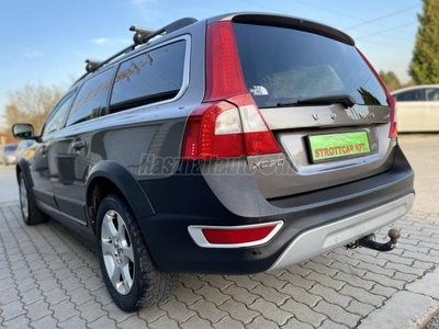 VOLVO XC70 2.0 D [D4] XC Momentum