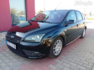 Ford Focus 1.6 Titanium kitünő állapot!