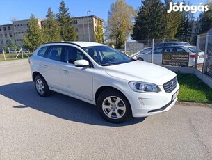 Volvo XC60 2.0 D [D3] Momentum Geartronic FWD F...