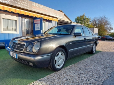 Mercedes-Benz E 300 TD Classic (Automata) Spany...