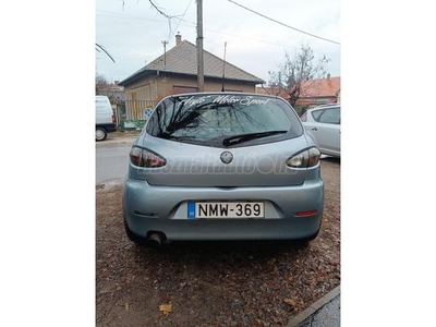 ALFA ROMEO 147 2.0 T. Spark Distinctive