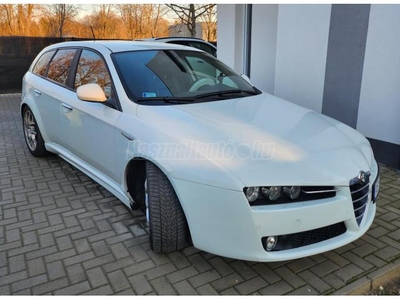 ALFA ROMEO 159 SW 1.9 JTD 16V TI VEZETETT SZERVIZKÖNYV SVÁJCI ROZSDAMENTES MEGKÍMÉLT ÁLLAPOT!