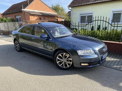 AUDI A8 quattro 3.0 V6 TDI Tiptronic ic 190.000 km. vezetett szervizkönyv. 2 gyári kulcs. tetőablak. V6 motor. bőr belső