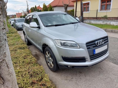 AUDI Q7 3.0 TDI DPF quattro Tiptronic ic Audi Q7 3.0 TDI 7 SZEMÉLY. NAVI. nem légrugós. szép állapotban