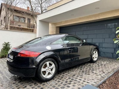 AUDI TT 8J