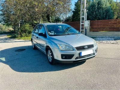 FORD FOCUS 1.6 TDCi Ghia DPF