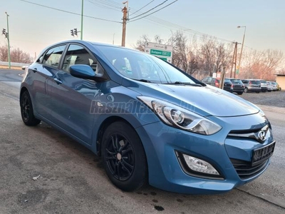 HYUNDAI I30 1.4i Comfort Sérmentes. vez szervkönyv. klíma. tempomat. tolatóradar. ülésfűtés. gyári alu