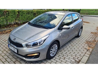 KIA CEE'D 1.4 CVVT LX Exclusive felszereltség. Szakszervizben vezetett teljes szerviztörténet. Mo-i el