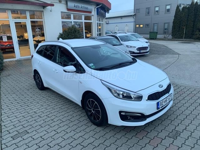 KIA CEE'D SW 1.4 CVVT EX Prémium végig vezetett szervizkönyv