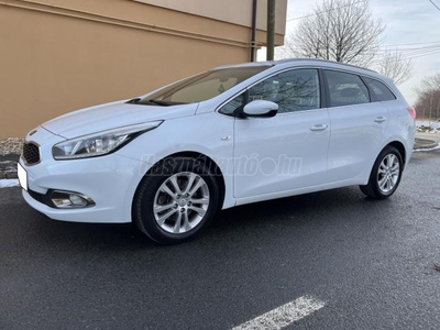 KIA CEE'D SW 1.6 GDI FIFA Limited Led-Tempomat-Multikormány-ÜlésFűtés-ParkRadar-KormányFűtés