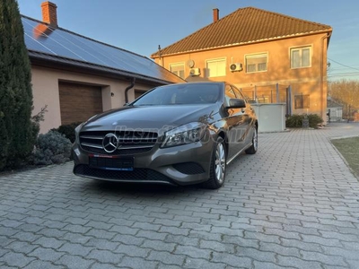 MERCEDES-BENZ A 180 (BlueEFFICIENCY) Style