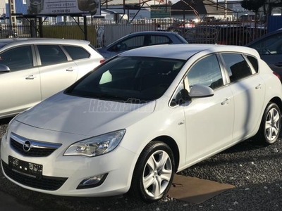 OPEL ASTRA J 1.6 Enjoy ++VezSzkönyv++Tempomat++17alu++TolRadar++Új Gumik