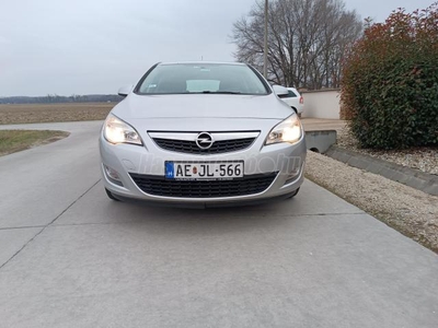 OPEL ASTRA J 1.6 Essentia 117ekm autóbeszámitás