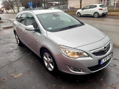 OPEL ASTRA J 1.6 T Cosmo