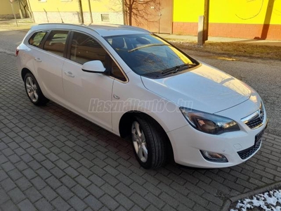 OPEL ASTRA J Sports Tourer 1.4 T Sport 131.000 km! Szervízkönyv! Chrompackett!