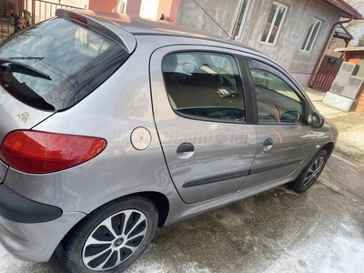 PEUGEOT 206 1.1 Color Line