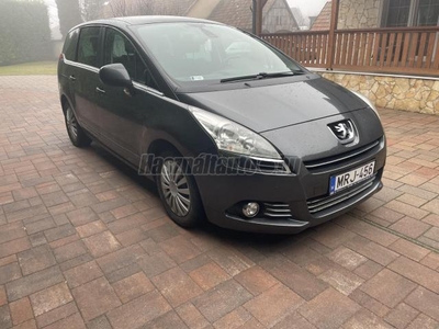 PEUGEOT 5008 1.6 HDi Premium Panorámatető