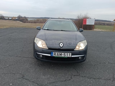 RENAULT LAGUNA 2.0 Initiale 2 garnitúra kerék.Megkímélt állapot.Vonóhorog.Azonnal elvihető!