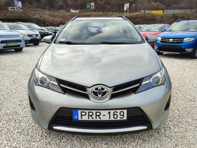 TOYOTA AURIS Touring Sports 1.4 D-4D Live VEZETETT SZERVIZKÖNYV-GARANTÁLT KM!