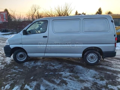 TOYOTA HI-ACE Hiace 2.5 D-4D 4WD BUS Stilus