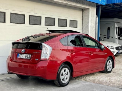 TOYOTA PRIUS 1.8 HSD Premium (Automata) Magas felszereltség - Nagyon jó műszaki és Esztétikai állapot