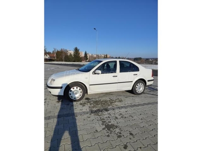 VOLKSWAGEN BORA 1.6 Trendline