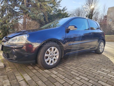 VOLKSWAGEN GOLF V 1.6 Trendline