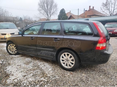 VOLVO V50 1.6 D Kinetic ROZSDAMENTES. VÉGIG VOLVO SZERVÍKÖNYVEL. ÁR NÉVRE ÍRVA ÉRTENDŐ