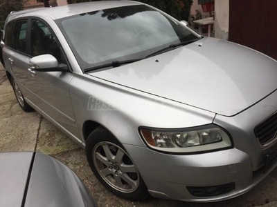 VOLVO V50 2.0 D Momentum Powershift Tempomat!