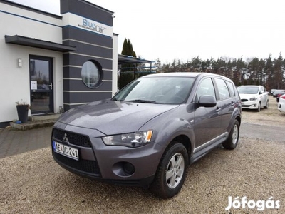 Mitsubishi Outlander 2.0 Mivec Invite 2WD Megbi...