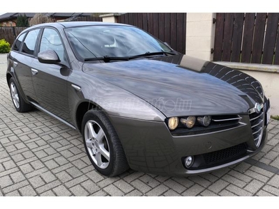 ALFA ROMEO 159 SW 1.9 JTD 16V Progression ÚJ KUPLUNG! VEZÉRLÉS CSERÉLVE! SZERVIZKÖNYV! 2 KULCS! GARANTÁLT KM!