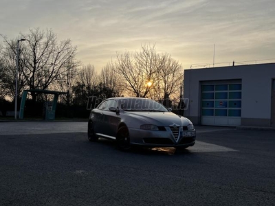 ALFA ROMEO GT 1.9 JTD 16V Q2