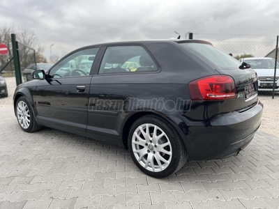 AUDI A3 1.6 TDI Ambition DPF SportBelső.SzKönyv.ÜLfűt.17Alu.Tempomat.Multikormány