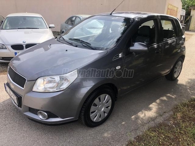 CHEVROLET AVEO 1.2 16V Base KLÍMA ! VALÓS.117000 Km. ! VONÓHOROG!TÉLI-NYÁRI GUMI!