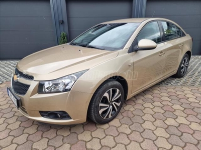 CHEVROLET CRUZE 1.6 LS HAZAI ÚJ VÁSÁRLÁS. VEZETETT SZKÖNYV. VEZÉRLÉS CSERÉLVE