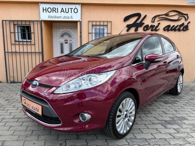 FORD FIESTA 1.25 Titanium Bi-Color 82 LE! MAGENTA! 1.TULAJ! SZERVIZKÖNYV! FRISS VIZSGA!