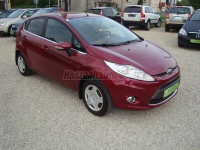 FORD FIESTA 1.25 Titanium BI-COLOR MÜSZERFAL . UJ GUMIK . TOLATÓRADAR .TÜKÖRBEHAJTÁS