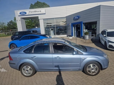 FORD FOCUS 1.6 Ghia Veztett szervíz múlttal. Magyarországi autó!