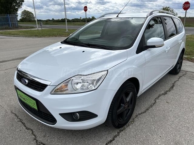 FORD FOCUS 1.8 FFV Titanium SZERVIZKÖNYV