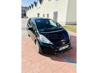 HONDA JAZZ 1.2 Trend valós km. vezetett szervizkönyv. klíma. hátsó radar