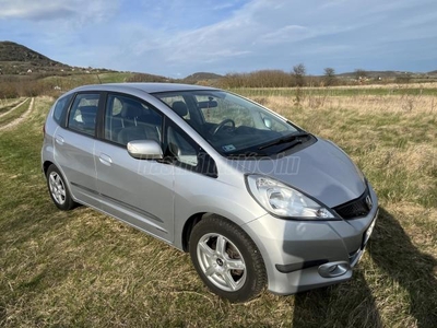 HONDA JAZZ 1.4 Elegance keveset futott. vonóhorog. friss műszaki. téli-nyári gumik