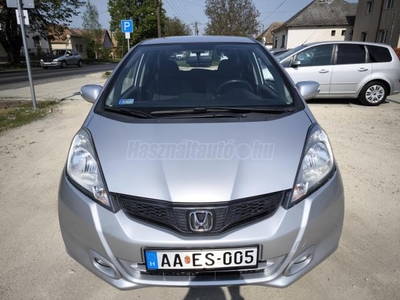 HONDA JAZZ 1.4 Executive CVT 7 SEBESSÉGES SPORT AUTOMATA VÁLTÓ. TEMPOMAT. F 1 VÁLTÓ. DIGIT KLÍMA